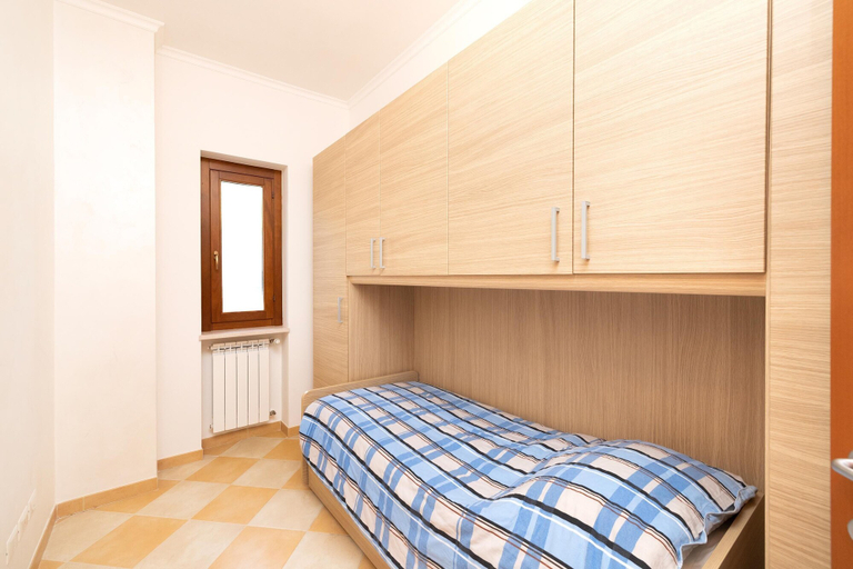 Room 5, 3362 Raggio di Sole by Barbarhouse, Foggia