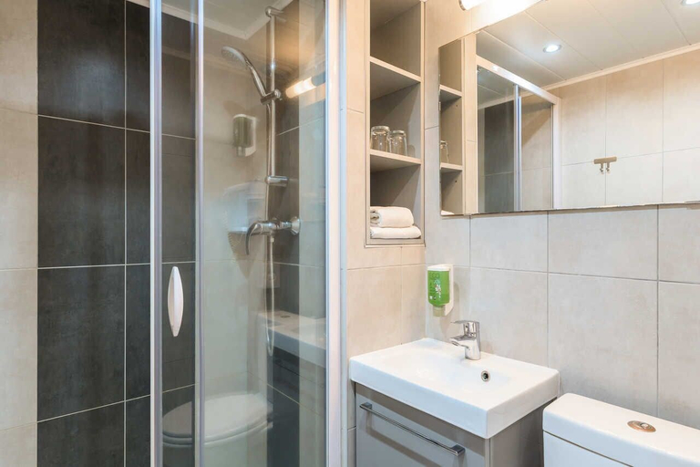 Bathroom 3, FH Confort Hôtel Orleans, Loiret