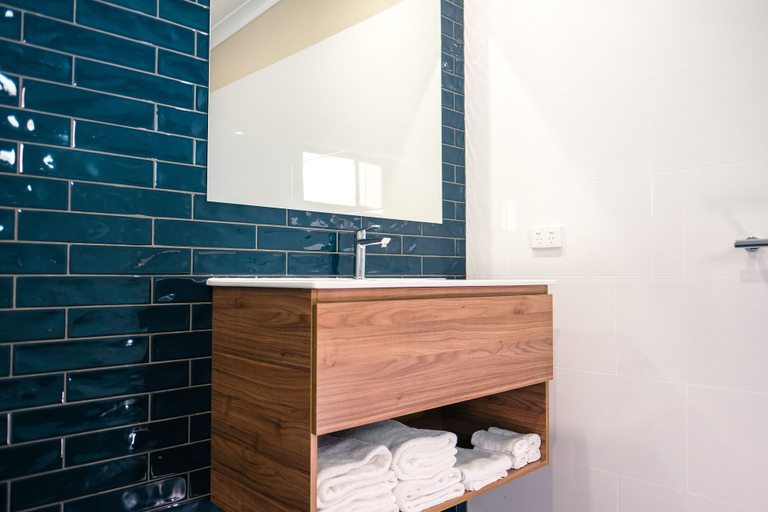 Bathroom 3, Holbrook Motel, Greater Hume Shire - Pt B