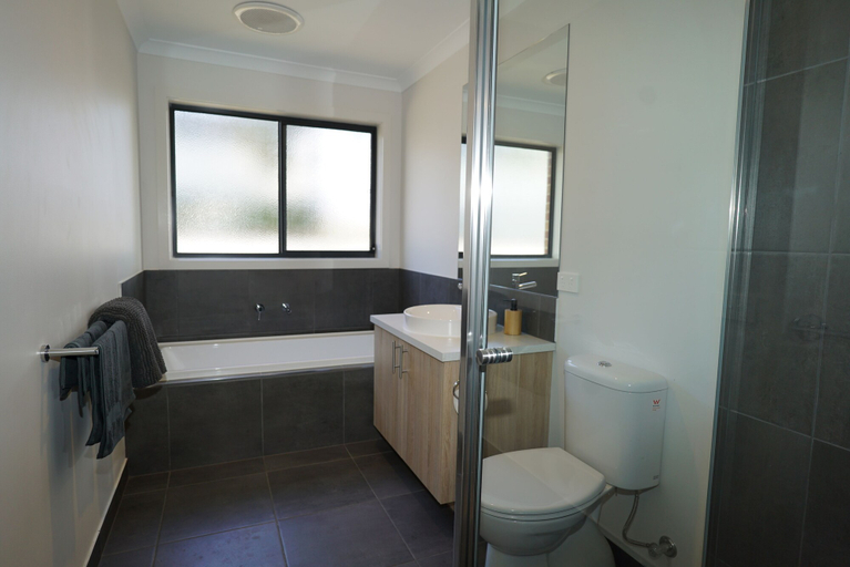 Bathroom 4, Captains Edge, E. Gippsland - Bairnsdale