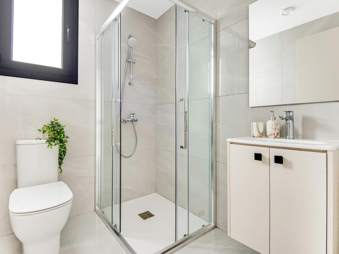 Bathroom 3, Sanders Premier - Lovely 2 bdr. apt. with balcony