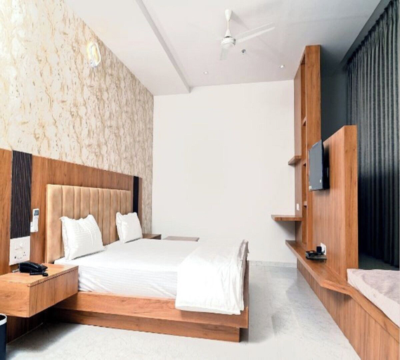 Bedroom 2, Topline Foods Resort, Dhule