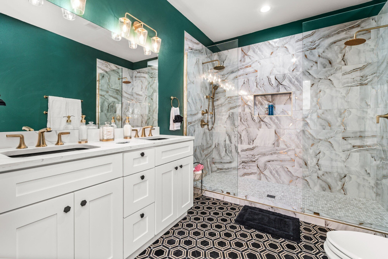 Bathroom 3, Bold Bright 4br/3.5full Baths Near Riverwalk Dtown, Bexar