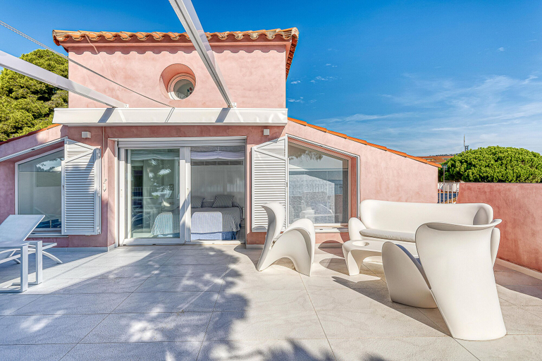 Exterior & Views, The Pink Elephant Hotel, Girona