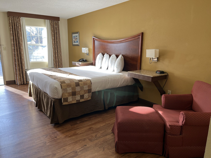Bedroom 5, Atkinson inn and suites, Robeson