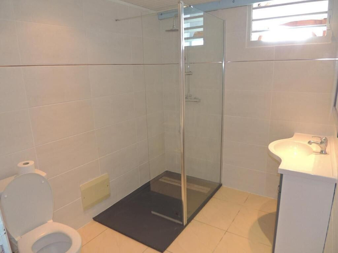Bathroom 3, Hotel Gîtes Couleur Caraïbes, Bouillante