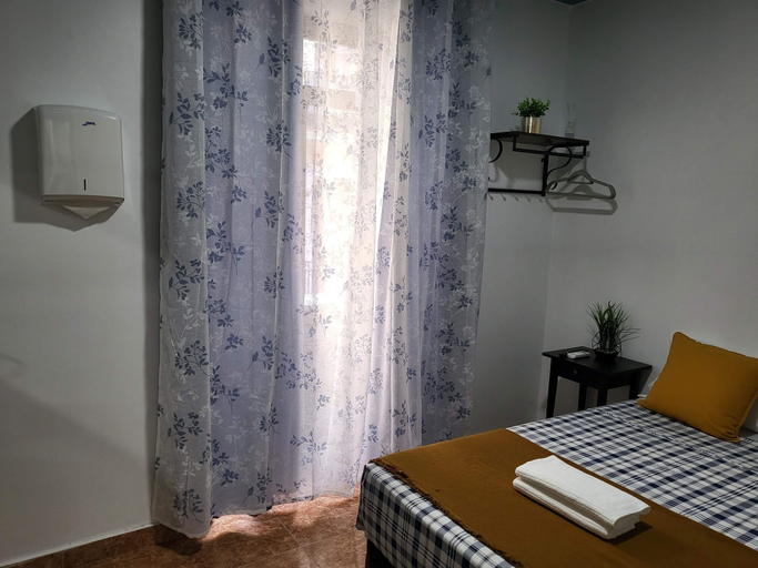 Bedroom 2, M-A Catrachos Rooms, Madrid