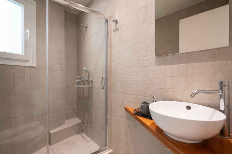 Bathroom 3, Classy Apartment in Koukaki, Walk to Metro & Acropolis, Attica