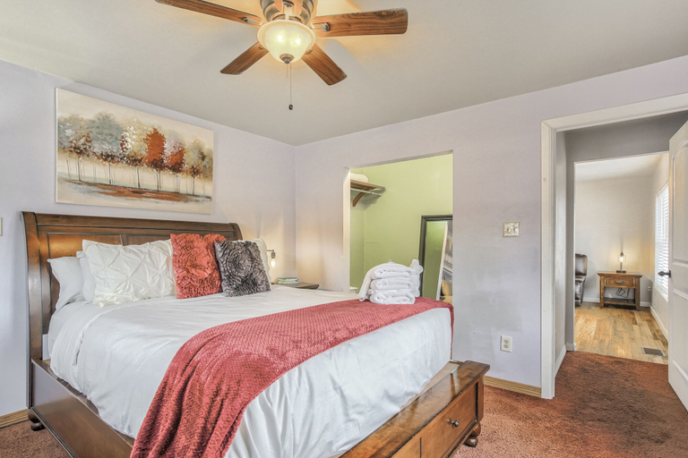 Bedroom 1, The Keys, El Paso