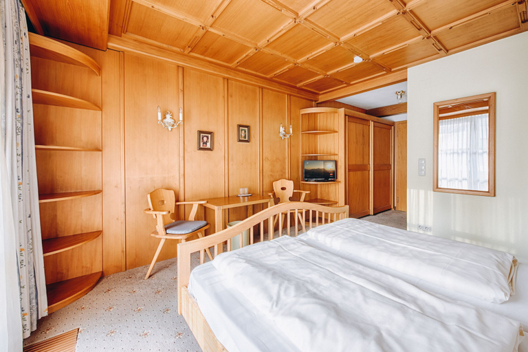 Bedroom 2, Hotel Garni Café Nuss, Garmisch-Partenkirchen