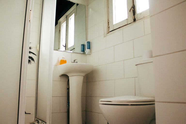 Bathroom 3, salvador hostal&cafe, Santiago