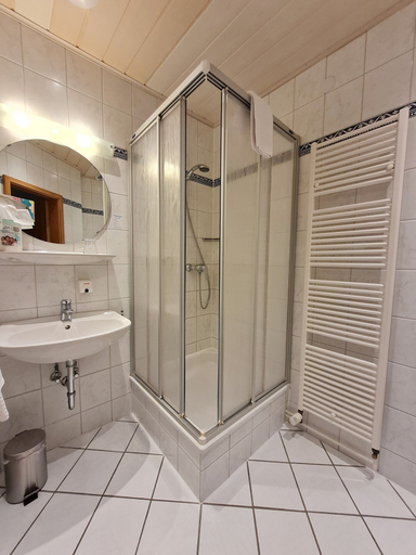 Bathroom 4, Hotel Waldquelle - Baumhaushotel Aerzen, Hameln-Pyrmont