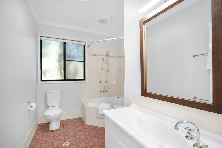 Bathroom 4, Club Wyndham Pokolbin Hill, Cessnock