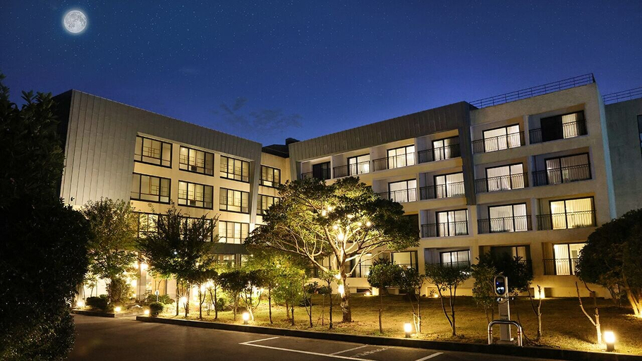 Exterior & Views 2, IlleInn Hotel, Seogwipo