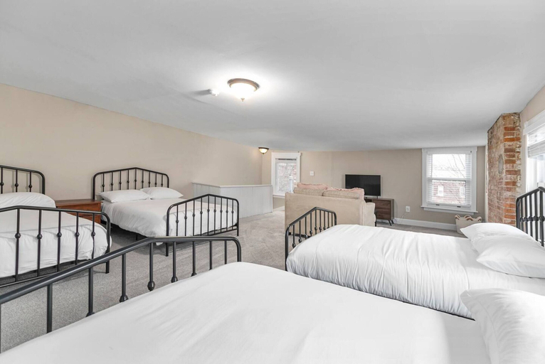 Bedroom 3, Victor, Saint Louis
