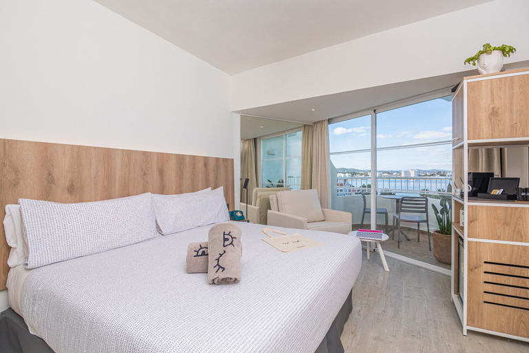 Bedroom 4, INNSiDE by Meliá Ibiza Beach, Baleares