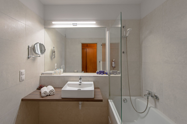 Bathroom 5, Club Tihany Resort, Balatonfüred
