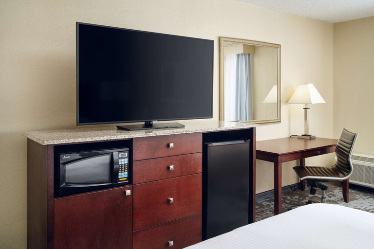 Bedroom 3, DoubleTree by Hilton Hotel Rocky Mount, Nash