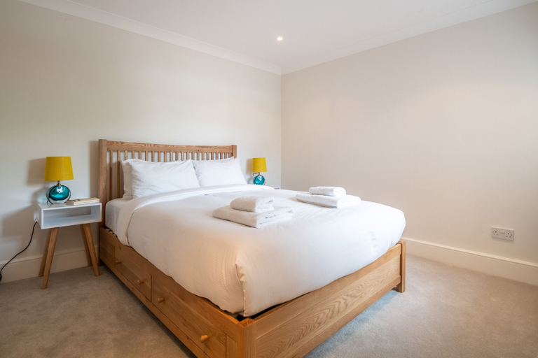 Others 4, Putney Perfection, London