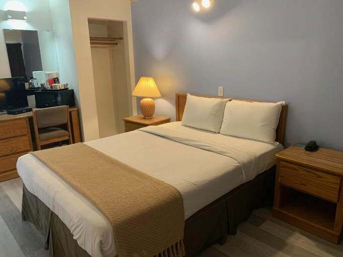 Bedroom 3, Swiss Sunset Inn, Okanagan-Similkameen