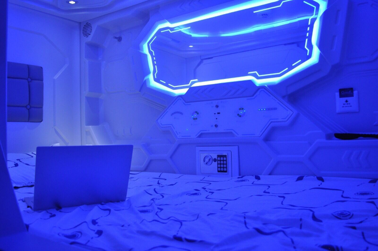 Bedroom 3, Cosmos capsule coworking hub London, London