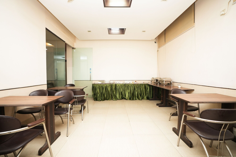 Food & Drinks, Stay Well Hotels & Homes, Gurgaon