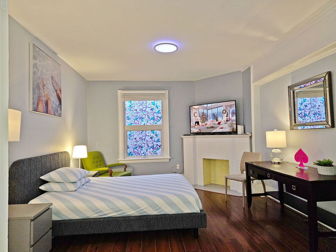 Bedroom 2, Winnipeg Holiday, Division No. 11