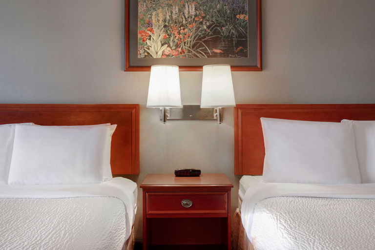 Bedroom 3, Days Inn by Wyndham Whitecourt, Division No. 13