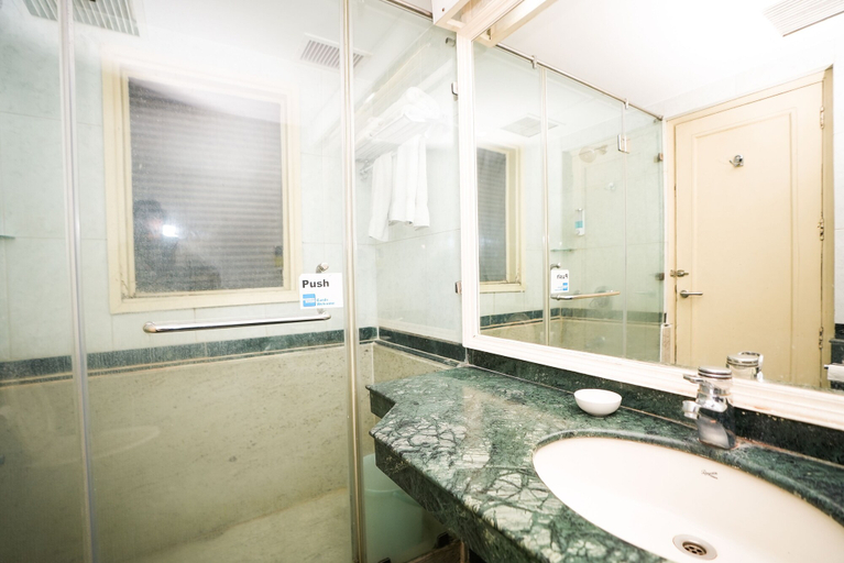 Bathroom 3, Stay Well Hotels & Homes, Gurgaon