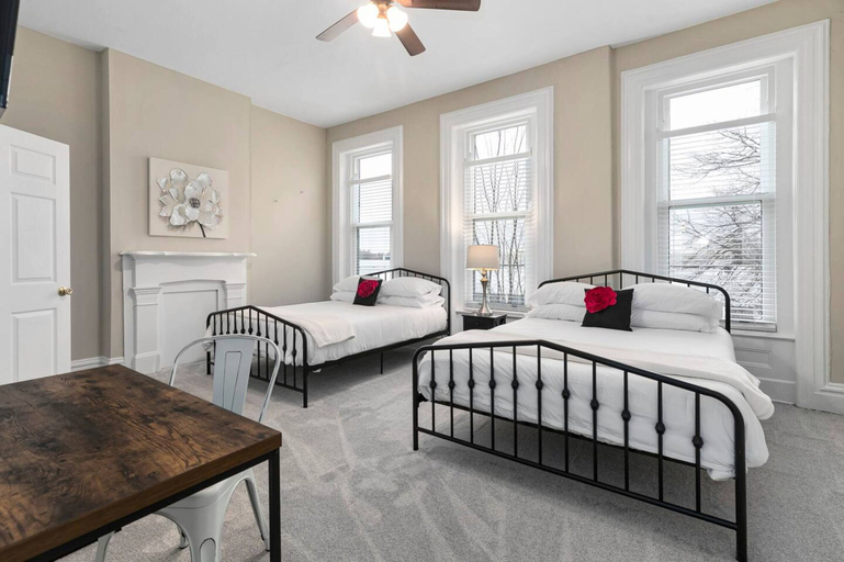 Bedroom 2, Victor, Saint Louis