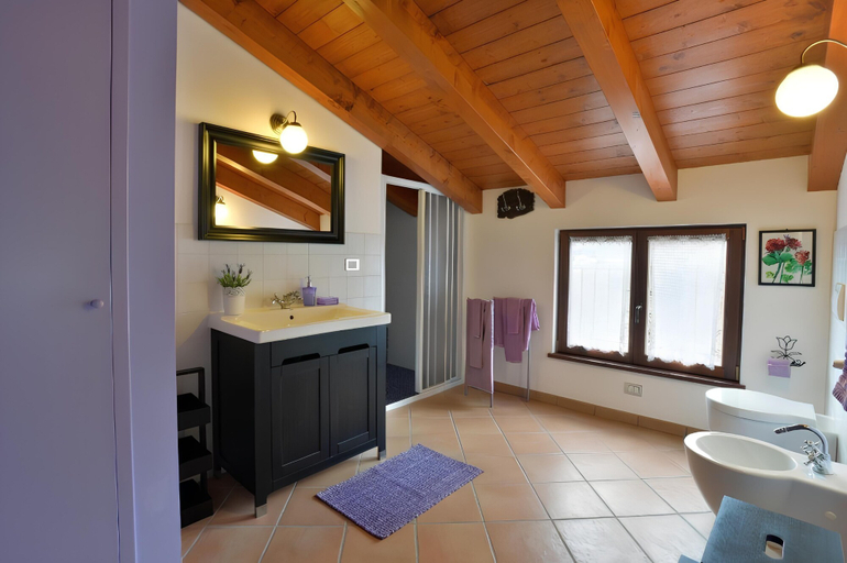 Bathroom 5, Il Laghello Wood House, La Spezia