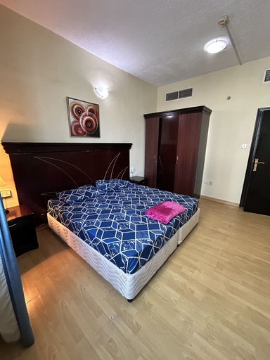 Room 5, Deluxe Shared Master Bedrooms in Deira, Dubai