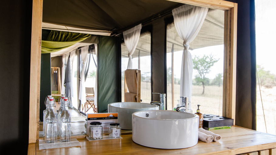 Bathroom, Angata Kimarishe Camp, Serengeti