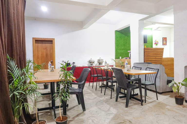 Food & Drinks 4, Fabhotel White House, Pune