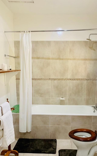 Bathroom 4, Pinetree Inn Hotel, Nyanga