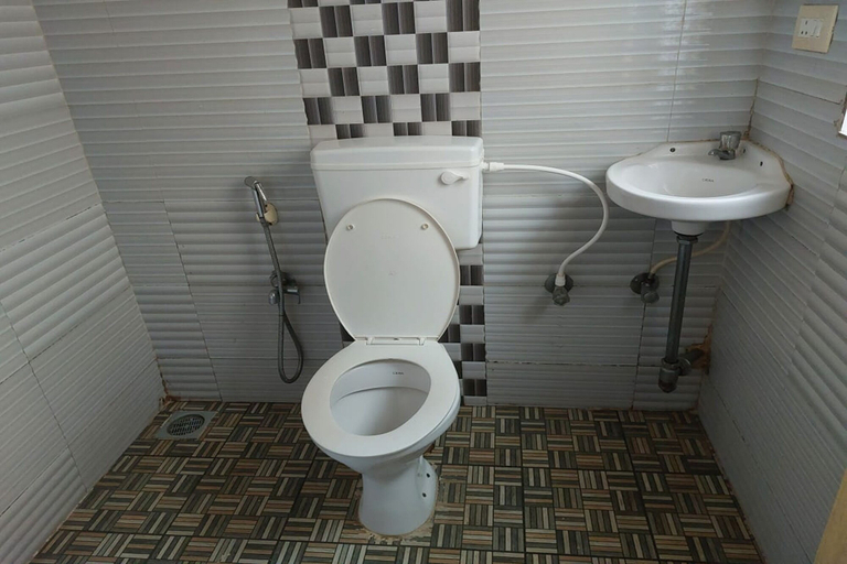 Bathroom 3, Akash Guest House, North Goa