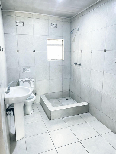 Bathroom 3, Royal Olympia Lodge and Safaris, Lusaka