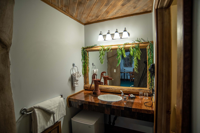 Bathroom 5, The Anniversary Inn Logan, Cache