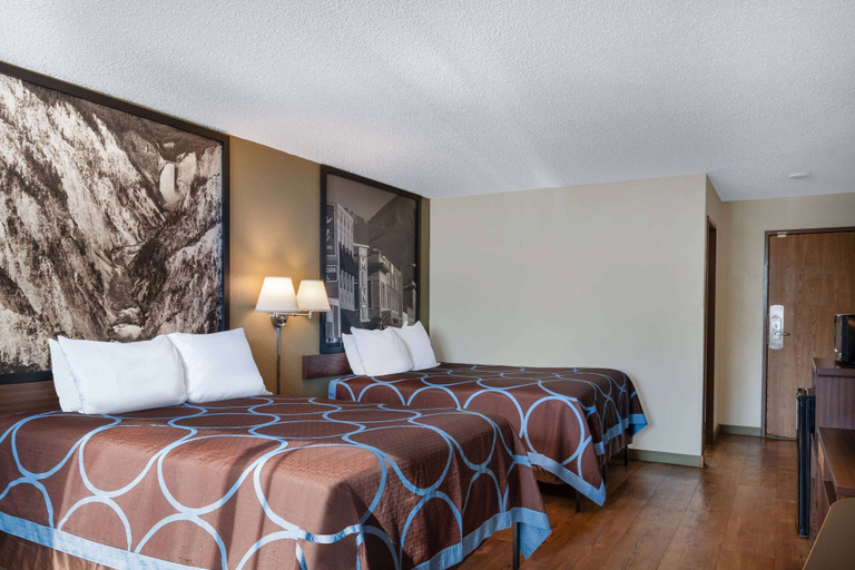Bedroom 3, Super 8 by Wyndham Livingston Yellowstone, Park