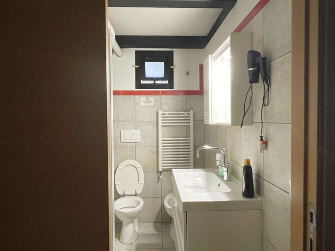 Bathroom 5, Cleo Margherita, Ancona