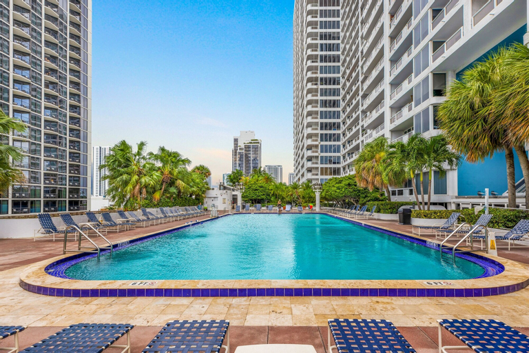 Bay Overlooking Condo With Balcony, Miami-Dade