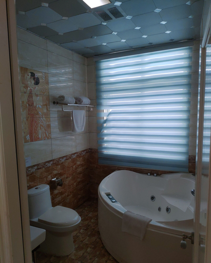 Bathroom 3, Hotel Chez Wou, Ingombota