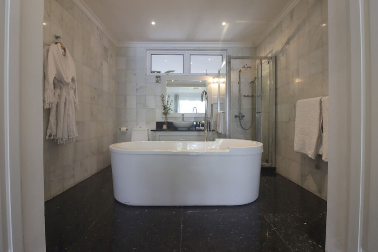 Bathroom 5, Chateau Elysium