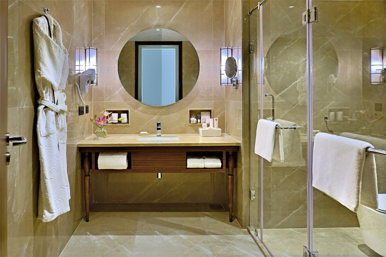Bathroom 4, Gift City Club β a member of Radisson Individuals, Gandhinagar