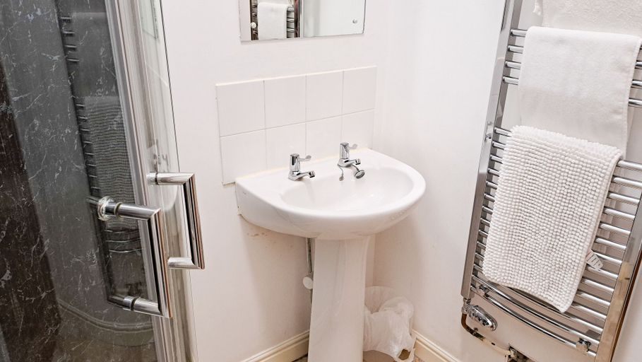 Bathroom 3, The Old Vicarage, Northamptonshire