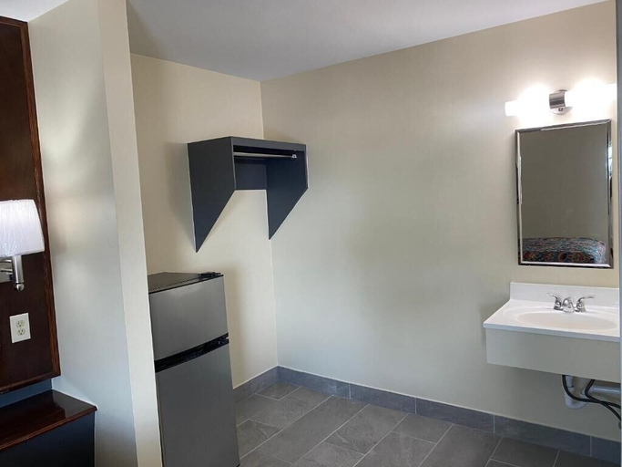 Bathroom 3, Relax Inn-Plaquemine, Iberville