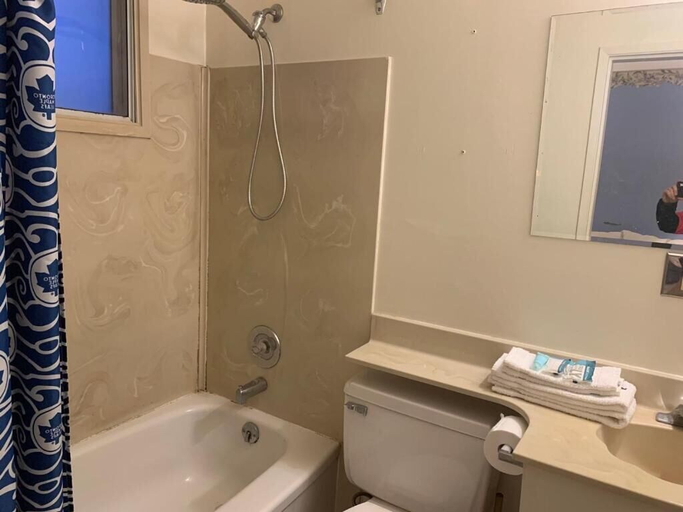 Bathroom 5, Swiss Sunset Inn, Okanagan-Similkameen