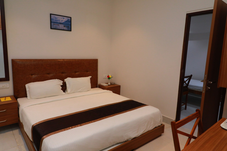 Others 4, TM Inn, Kancheepuram