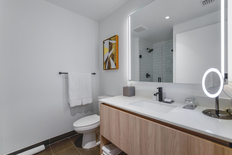 Bathroom 2, Stylish Studio with City View in Bayside, Miami-Dade