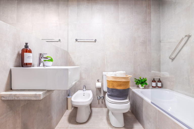 Bathroom 4, Modern & New Apartments in Palermo - by BueRentals, Distrito Federal